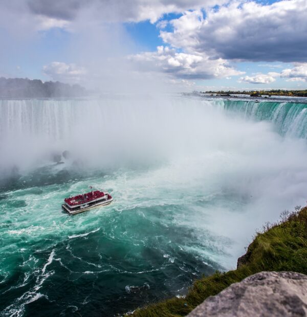 Niagara Falls tour with Hornblower Cruise