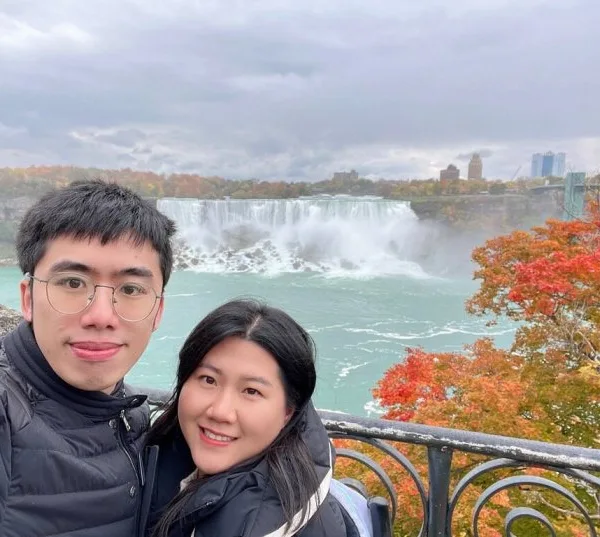 Couples outing at Niagara Falls